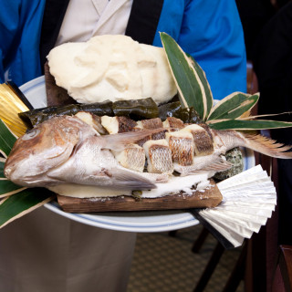 鯛の塩釜焼の演出