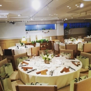 ナチュラルテイストの披露宴会場