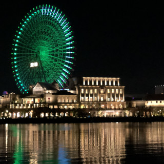 隣のコスモワールドの観覧車が特徴的。
夜景が綺麗。