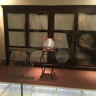 オルゴール保管室です。元々は銀行の金庫の部屋だったそう。