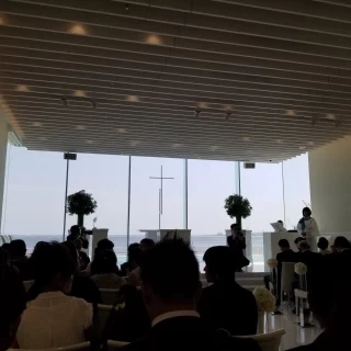 晴れた時のチャペルはこんな感じです