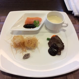 前菜、メインの料理