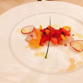 実際に式で出されるコースの試食会。前菜