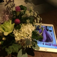 装花の打ち合わせはドレスの色味をみながら行います