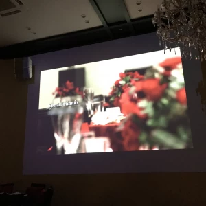 ムービーは壁に映し出されます|503009さんのジュリア ウエディングステージ(julia wedding stage)（ウエディング取扱終了）の写真(630709)