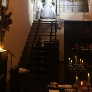 階段から登場して人前式の流れです。チャペルも利用できます。|503009さんのジュリア ウエディングステージ(julia wedding stage)（ウエディング取扱終了）の写真(630686)