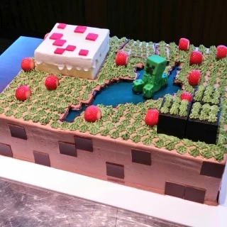マイクラ仕様にしてもらいました
琵琶湖にクリーパー。