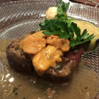 メインのお肉料理です。ウニソースがとても合いました。