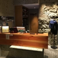 レストラン営業中はレジになっていますが、当日は受付になります