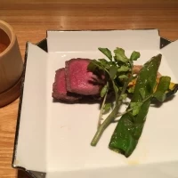 お肉は少し食べ応えが。歯の悪いゲストには小さくカットするなど
