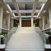 式場に入って最初に見える階段です。開放感があります。