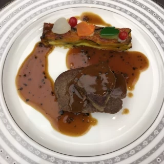 模擬披露宴でのメインのお肉料理。とても美味しいです