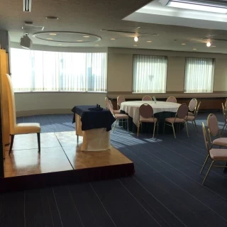 上層階にある、50名以上入る宴会場の様子