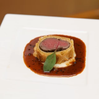 メインの肉料理です