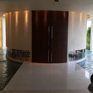 この水がまたいい雰囲気を作ってくれます