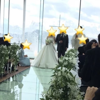 ガラス張りのチャペル