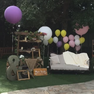 披露宴会場の外はお庭がある