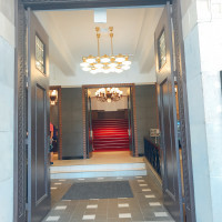 ミライザ入ってすぐの赤絨毯の階段がとても素敵