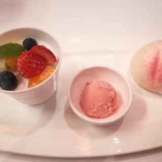 杏仁豆腐、シャーベット、桃饅(カスタード)