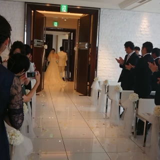 白を基調とした会場です