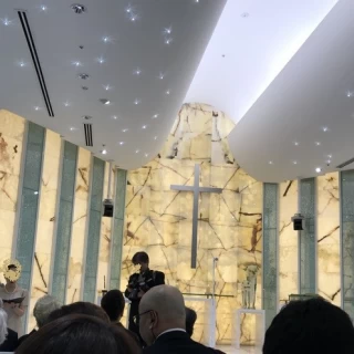 光あふれる白いチャペル