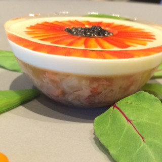 前菜＊ゼラチンで、中は海鮮です