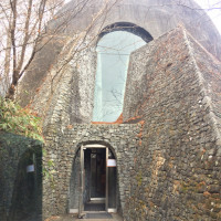 石の教会の裏からの入り口