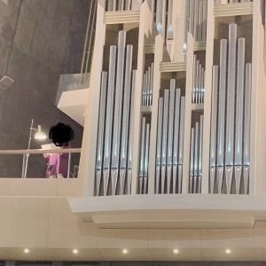 二階のパイプオルガンとソリスト|504315さんの東京カテドラル聖マリア大聖堂の写真(745461)