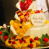 豪華なウェディングケーキ