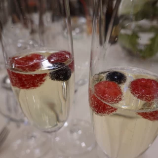 乾杯酒にはベリーをいれました。(有料)