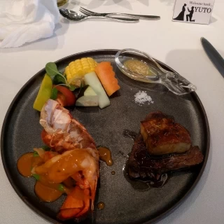 契約牧場からきたアルモニービーフという独自の牛肉