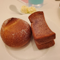 フランスパンと黒米粉パン