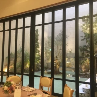 披露宴会場からガーデンが見えます