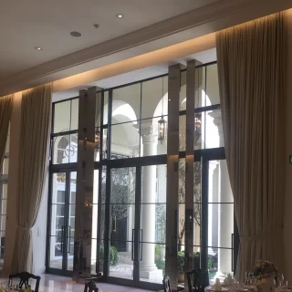 披露宴会場からガーデンが見えます