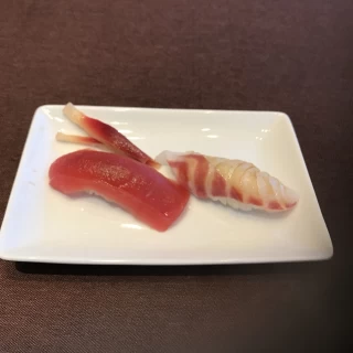 お寿司もあります