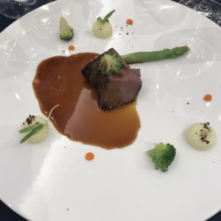 肉料理です。