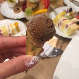 ケーキブッフェの一部です。みんなたくさん取りました。