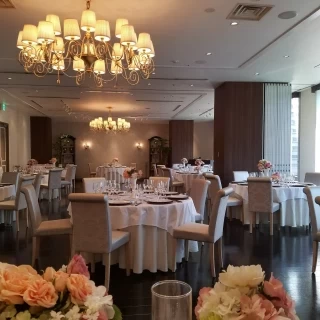 広い方の会場