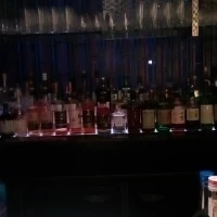 バー。たくさんの種類のお酒がありました