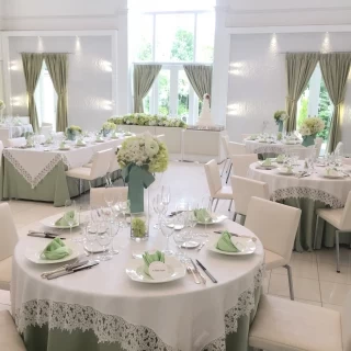 ナチュラル系の披露宴会場