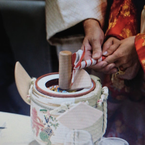 和装で各卓テーブルに鏡割しながら周りました。|505697さんの大井神社 宮美殿の写真(643691)