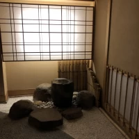 式場の建物内の廊下にはお庭のよいな飾り付けもされていました