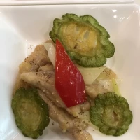 コースのゴーヤとセセリの葱塩山椒炒めです。