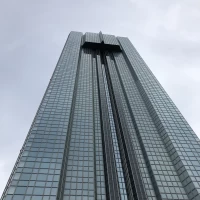 スカイチャペルと披露宴会場はこの上にあります。