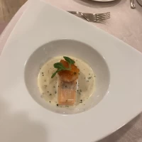コースの魚料理。ソースが美味しかったです。