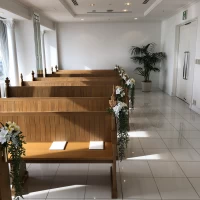 スカイチャペルは左右に奥行きぐあり、100名以上入れるそう