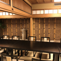 和食の料亭です。後ろの壁もステキです。