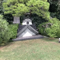 庭園の一角には鬼瓦も飾ってありました。