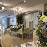 披露宴会場の新郎新婦のお席です。