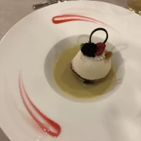コースのデザートです。